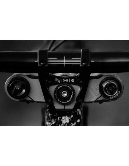 Tee TITLE DM1 Black 31.8 x 46mm largo, Integrada para DH