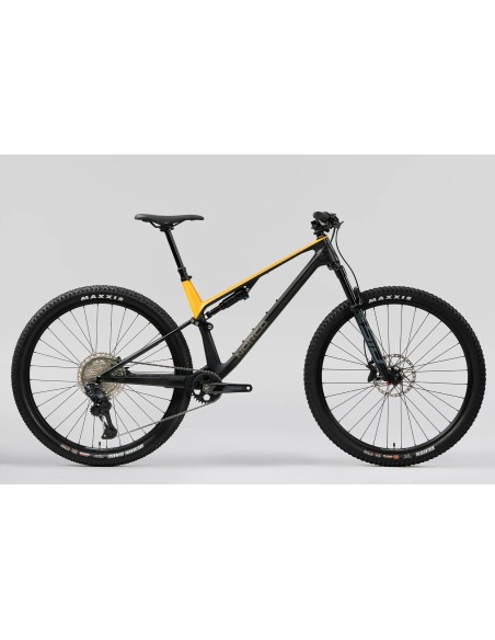 NUEVA: Norco Revolver C2 120, aro 29 2026 | Fast Black Raw Carbon / Golden Larch