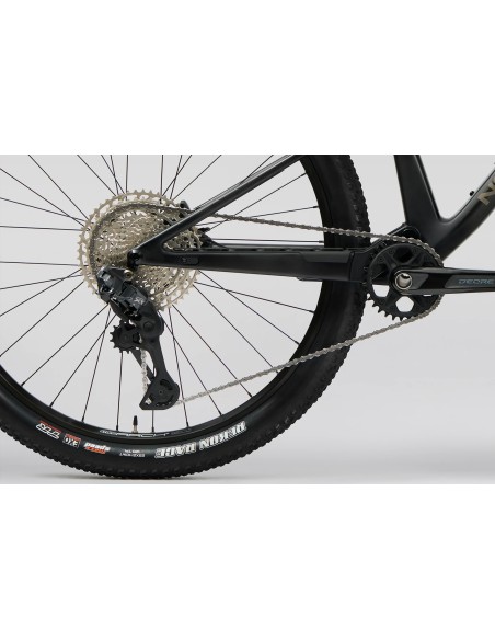 NUEVA: Norco Revolver C2 120, aro 29 2026 | Fast Black Raw Carbon / Golden Larch
